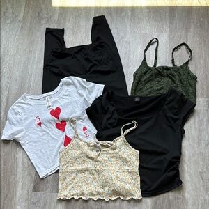Bundle of 5 women’s, 4 tops 1 leggings